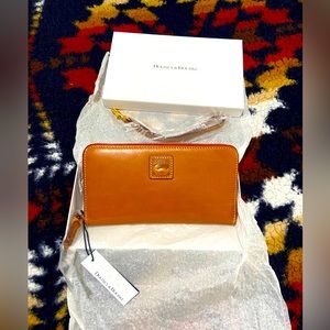 NWT Dooney & Bourke Florentine Large Zip Around Wristlet